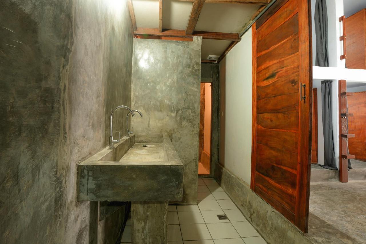 Waiwas Hostel Kuta  Εξωτερικό φωτογραφία