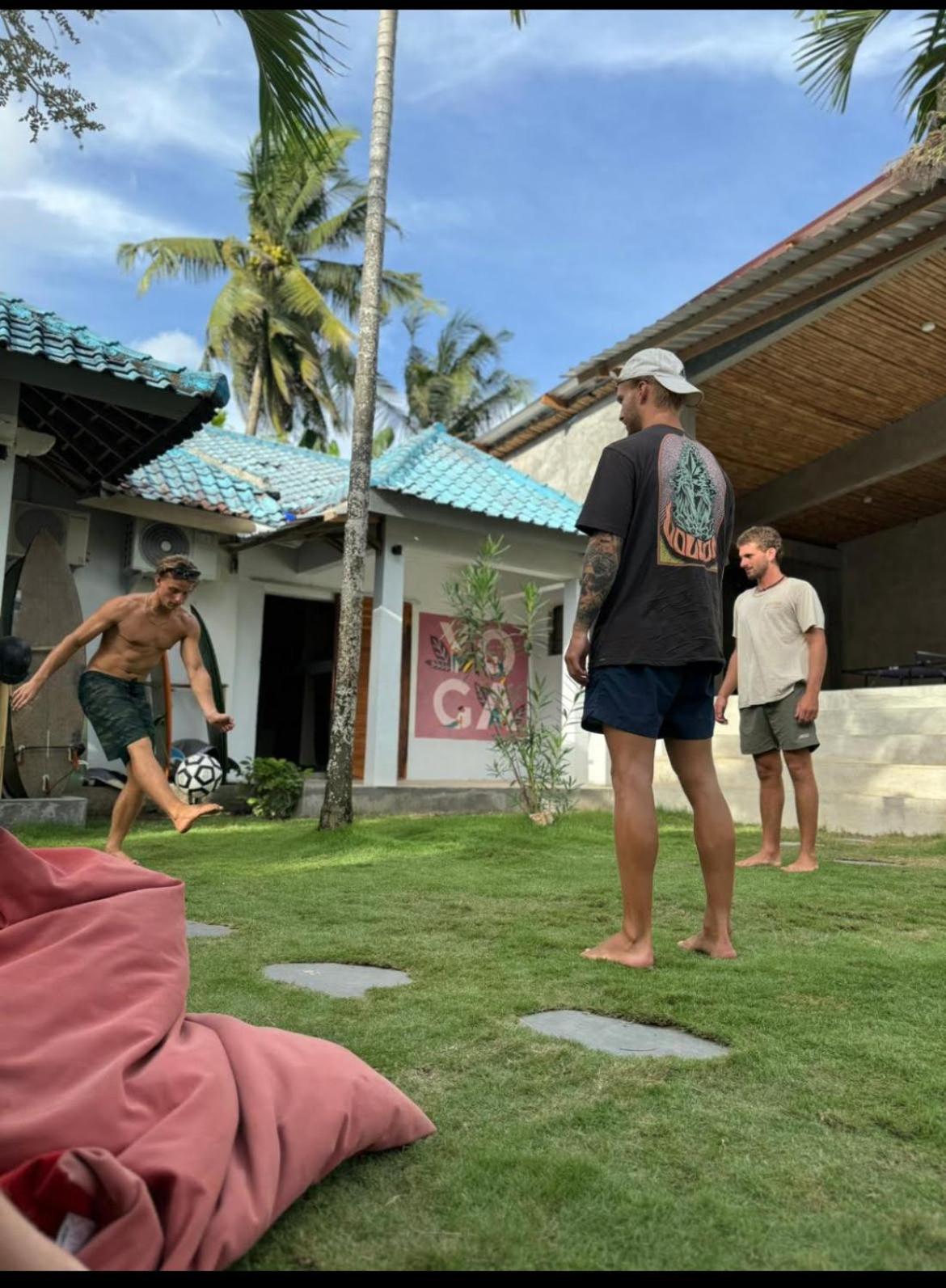Waiwas Hostel Kuta  Εξωτερικό φωτογραφία